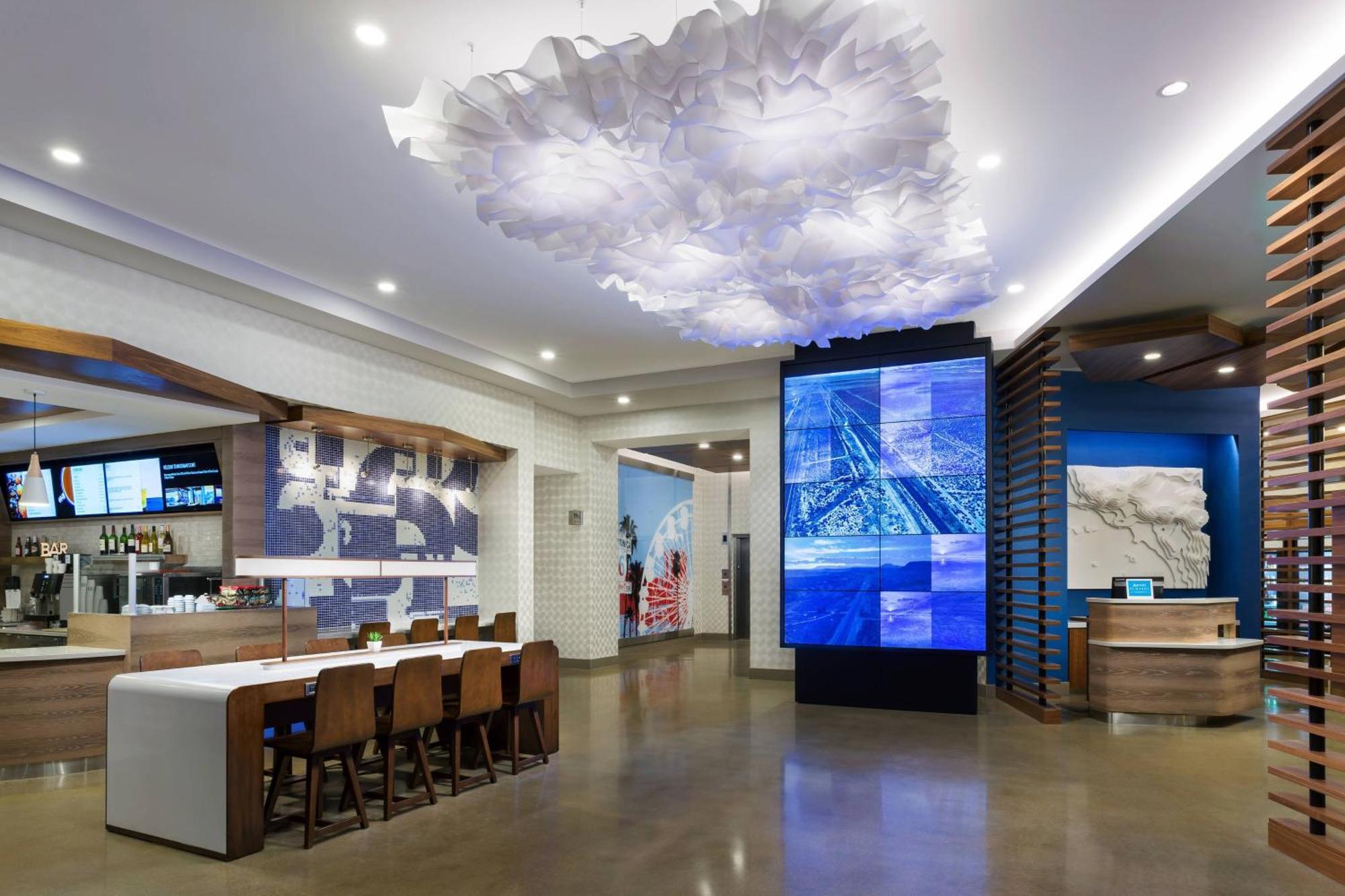 Courtyard By Marriott Santa Monica Hotell Exteriör bild