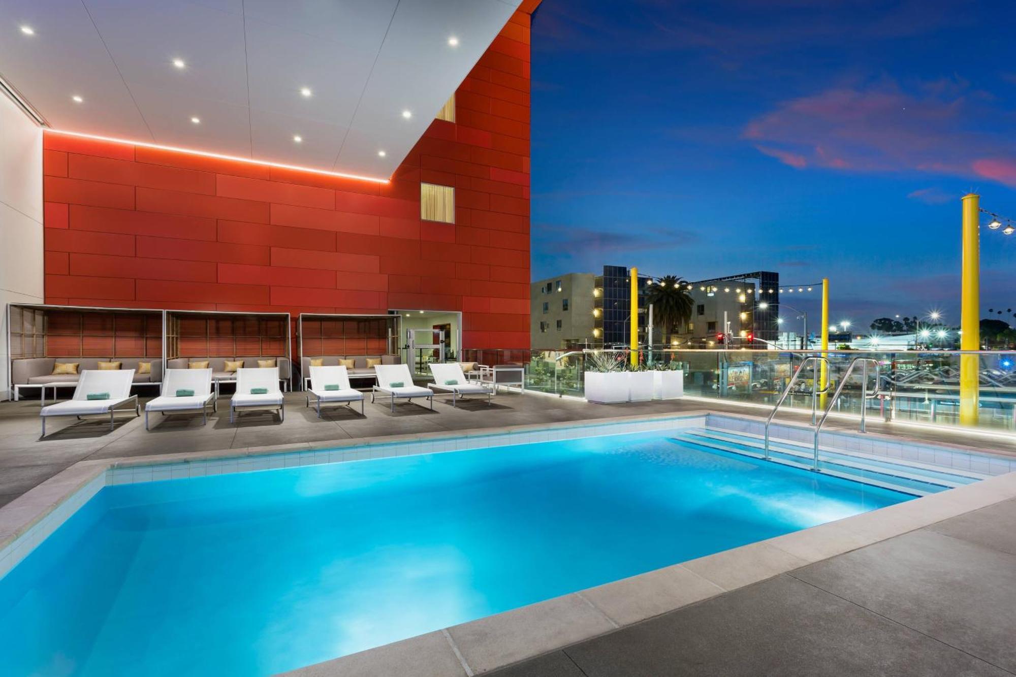 Courtyard By Marriott Santa Monica Hotell Exteriör bild
